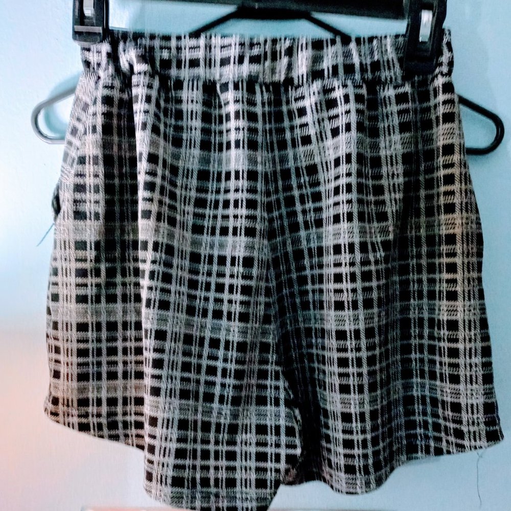 Shorts - Picture 2 of 4